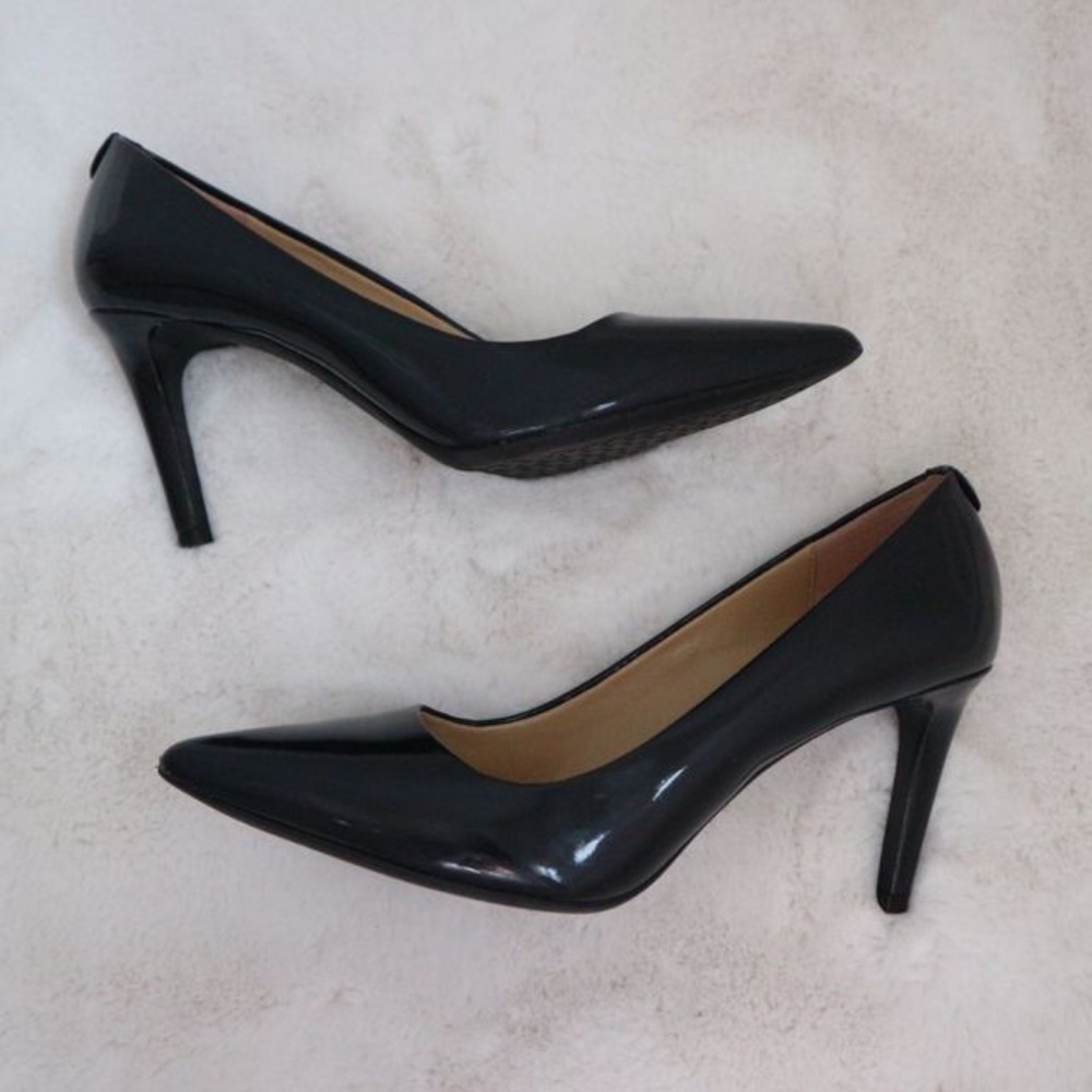 Micheal Kors Navy Heels